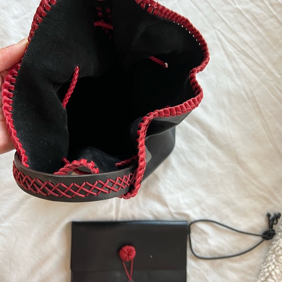 NWT IACOBELLA BUCKET BAG - Picture 3 of 4